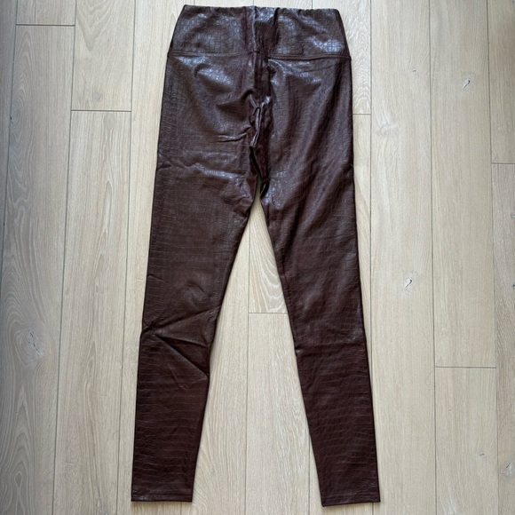 7 For All Mankind Croc Faux Leather Leggings in Brown Size Small - Picture 3 of 10